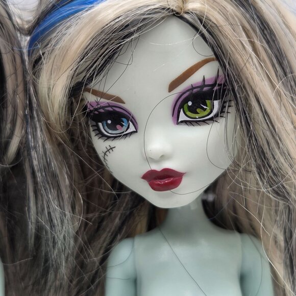 Monster High Basic Budget Release Replacement Nude Frankie Stein Dolls - Picture 2 of 8